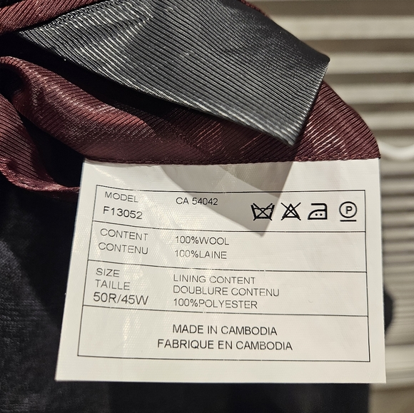 Louis Feraud Suit Jacket - Picture 10 of 10